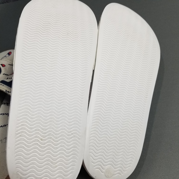 Lot of 2 — women's Champion and ATHLETICS comfort footbed slides Size 9 - Picture 10 of 10